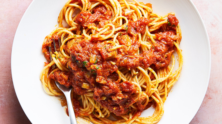 Image of Baasto iyo Suugo Tuuna (Pasta and Spiced Tuna Sauce) from New York Times Cooking